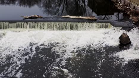 Historische-Slater-Mühle-Blackstone-River-Erste-Wasserkraft-Zum-Spinnen-Von-Baumwolle