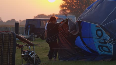 hot air balloon sunrise preparation