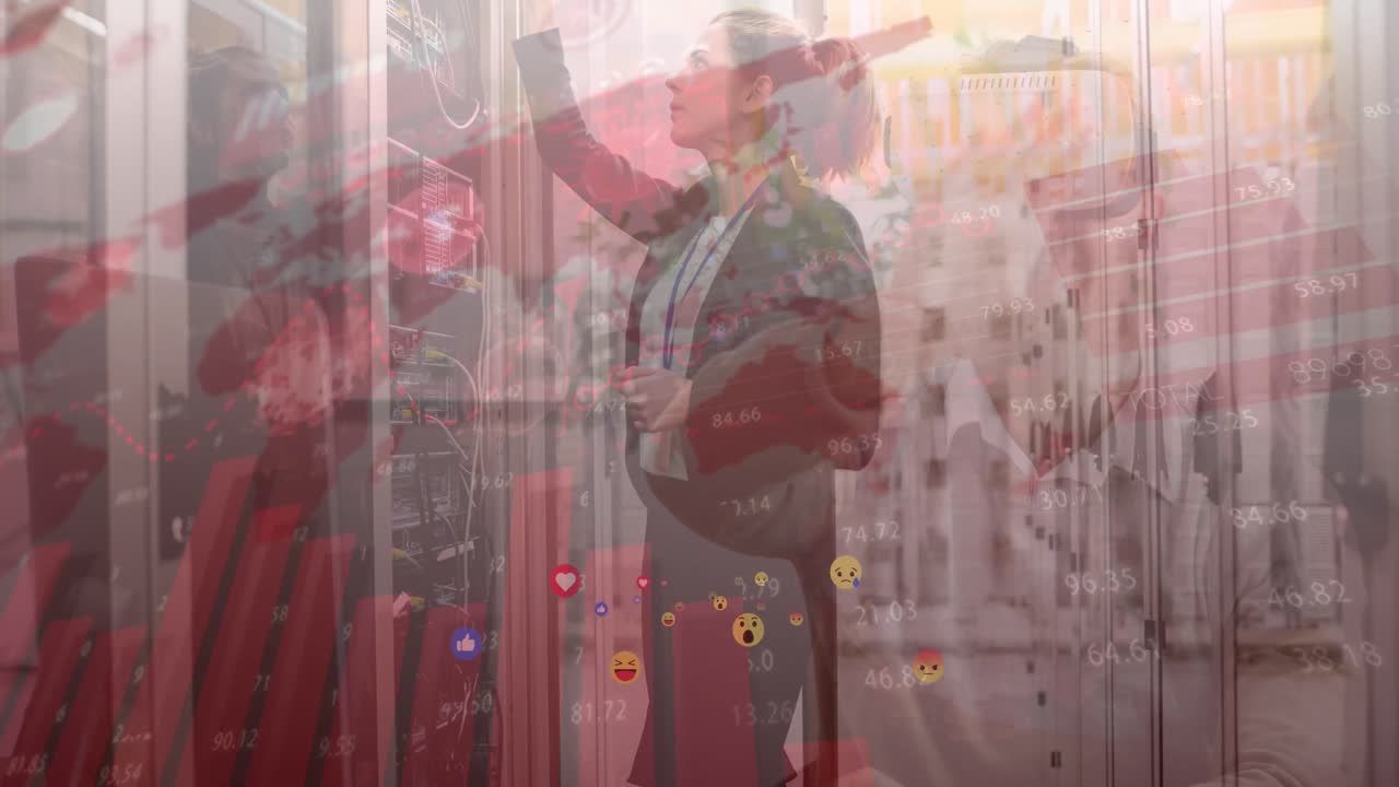 データ処理と世界地図のアニメーション サーバールームの白人女性労働者