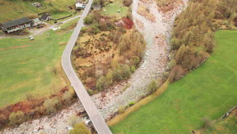 Maggia-Fluss-Durch-Das-Idyllische-Dorf-Cevio-Im-Kanton-Tessin,-Schweiz