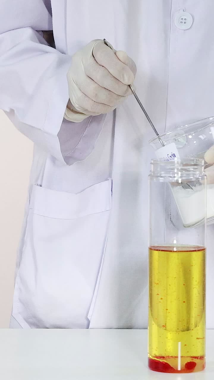 Scientist demonstrates a vibrant lava lamp experiment | Premium Stock ...