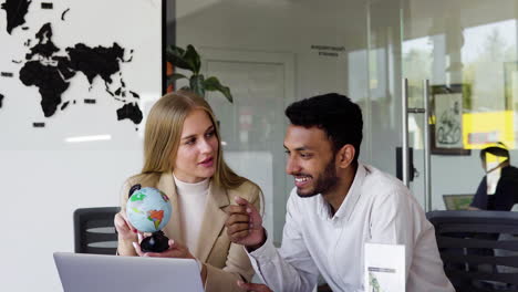 Woman-working-in-a-travel-agency