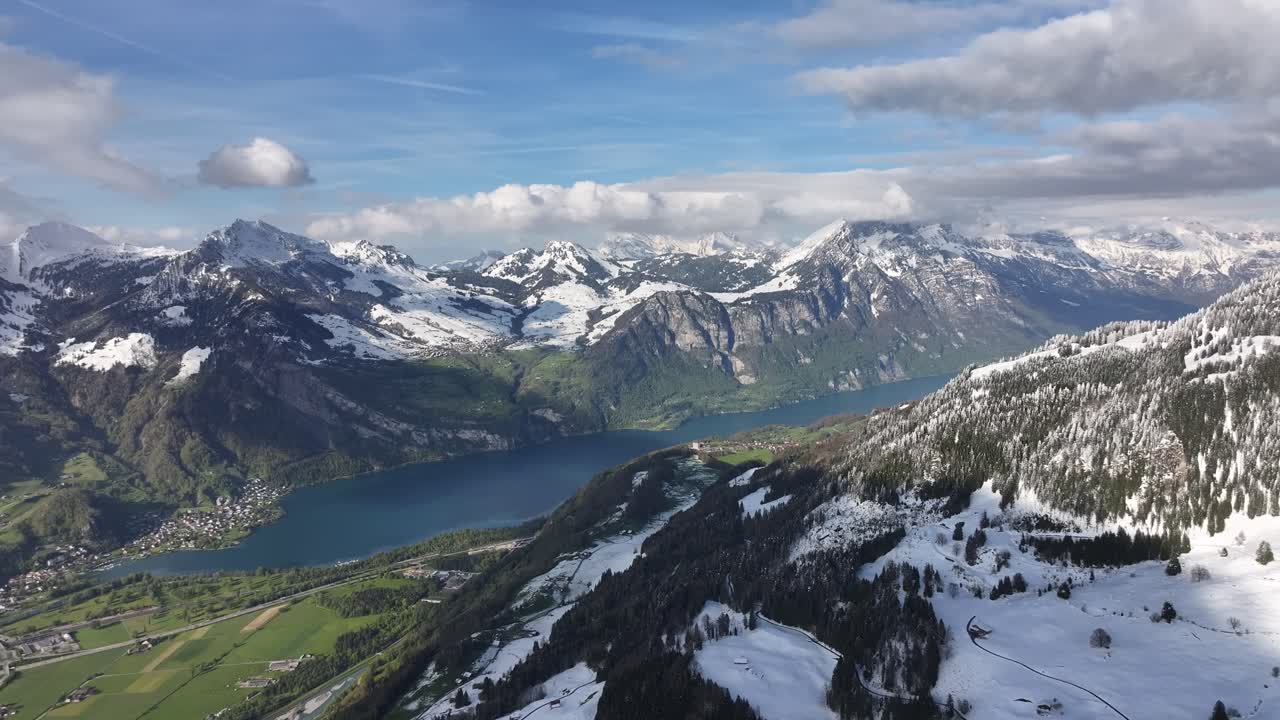 lago walen entre los cantones de glarus y st