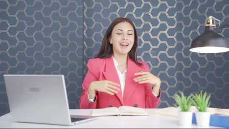 Young-business-woman-dancing-to-the-camera.