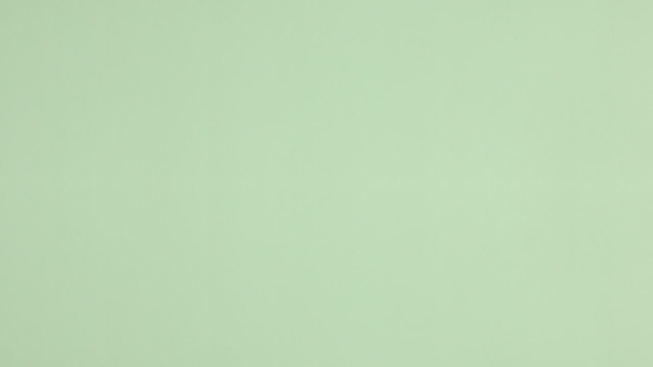 utensilios de comida ecológicos y sin residuos hechos de madera de bambú en dos lados de tema verde.