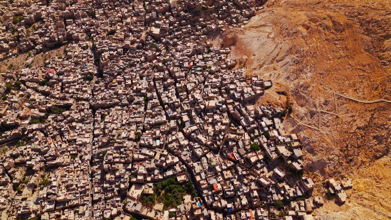 Video 4K con drone che mostra una veduta aerea di Damasco, Siria