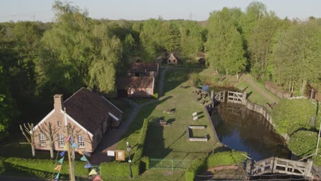 Exterior-Histórico-Museo-De-La-Vivienda-En-El-Norte-De-Alemania-Papenburg