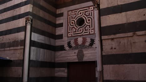 panning-shot-of-black-and-white-archway-with-intricate-islamic-designs-of-old-mosque-in-Tripoli,-Northern-Lebanon