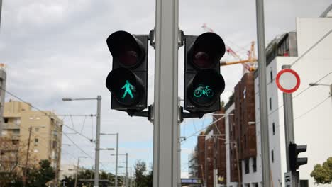 city road lights flashing green to red