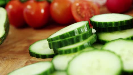 Varias-Verduras-En-Una-Tabla-De-Cortar.