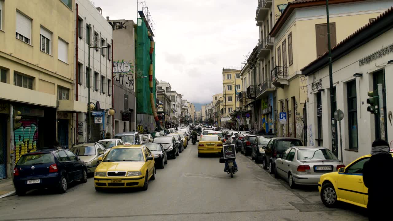 아테네 시내 의 비는 거리 들