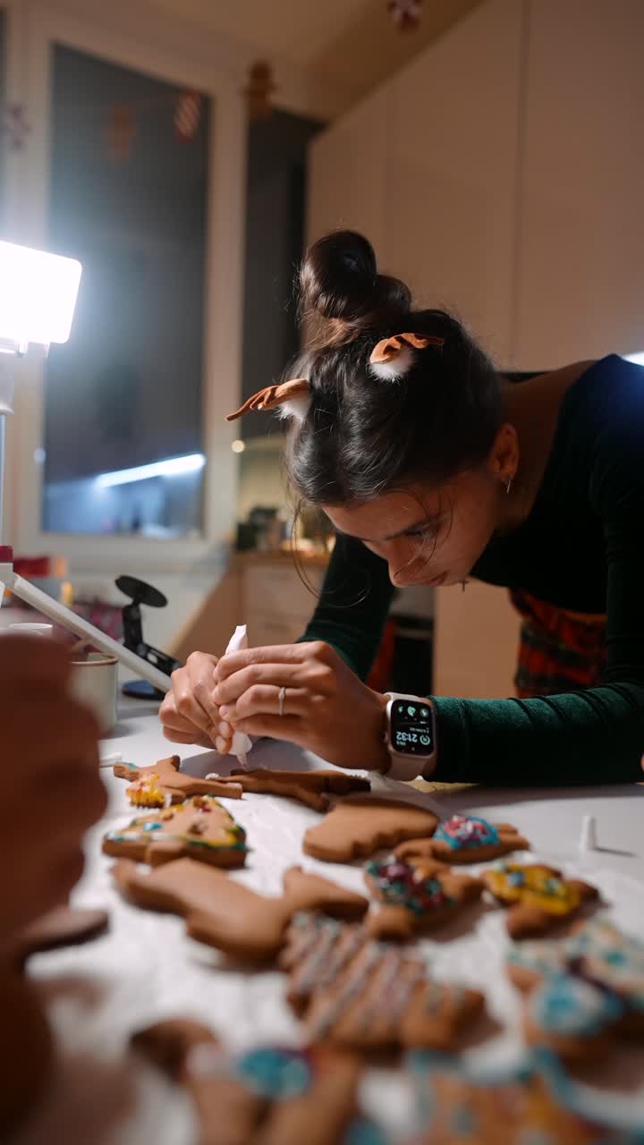 Decorating Christmas Cookies