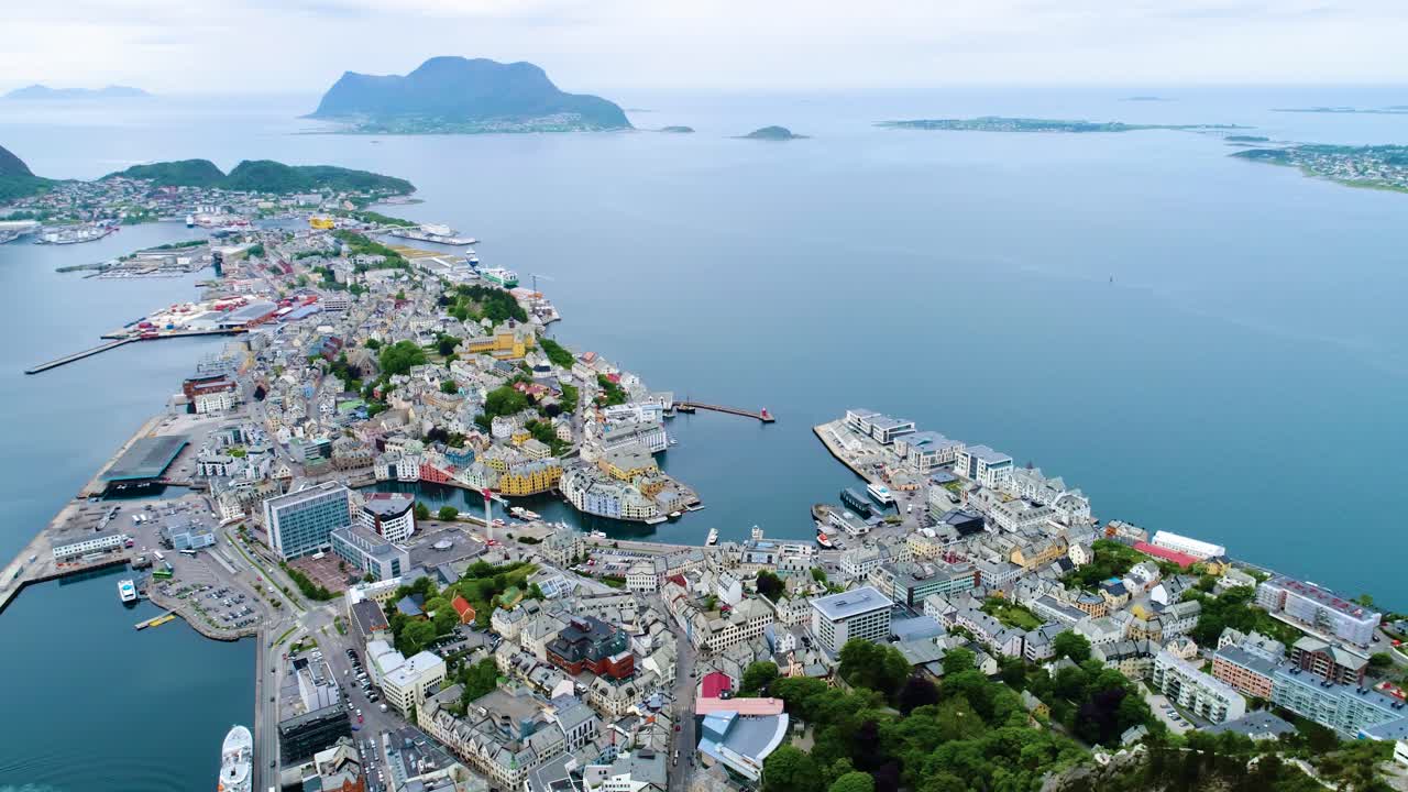 노르웨이 알레스운드 시의 항공 영상