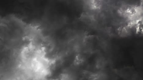 vista de nubes oscuras y tormenta
