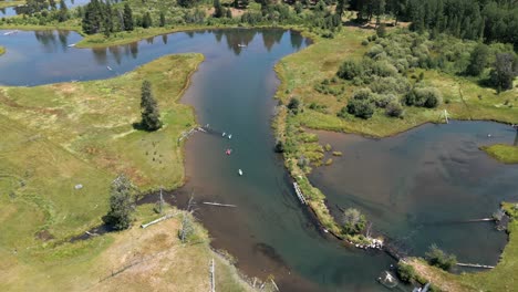 beautiful crooked river kayaking in clam waters of southern oregon