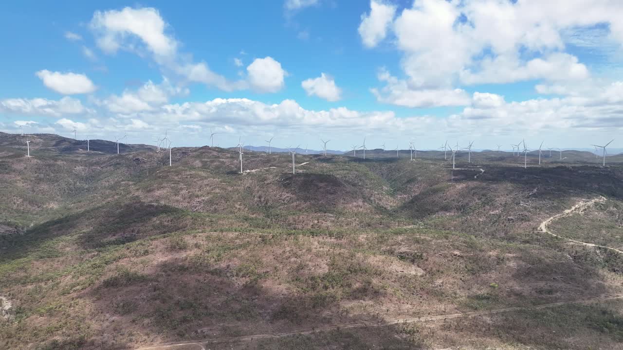 parque eólico en mount emerald, australia. generación de energía eléctrica renovable, industria de la energía.