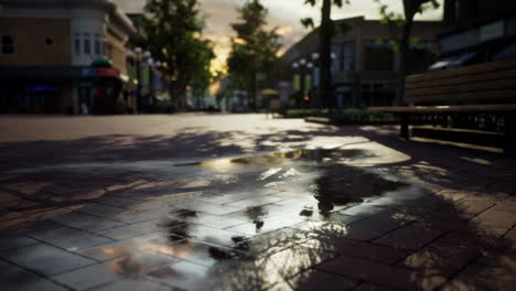 una pequeña ciudad con calles vacías