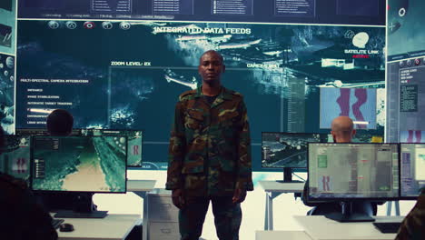retrato del comandante de la guardia nacional vestido con uniforme de camuflaje militar