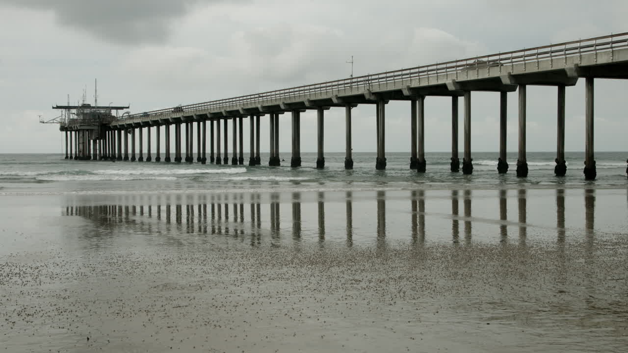 The Scripps Pier in La Jolla, California, is part of UC San Diego’s Scripps Institution of Oceanography. This iconic research pier offers stunning Pacific views and supports vital marine science.
