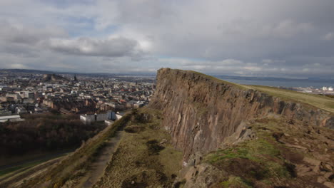 View-of-City-of-Edinburgh-from-Arthur's-Seat-Crags-with-Edinburgh-Castle