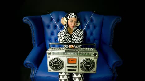 woman boombox 02