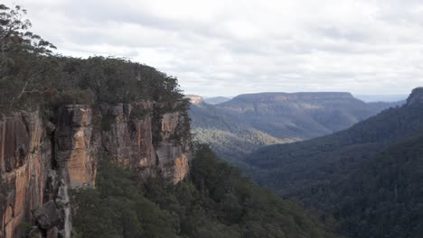 vista del valle de fitzroy en el área del parque nacional canguro australia cerca de las cataratas, tiro ancho bloqueado