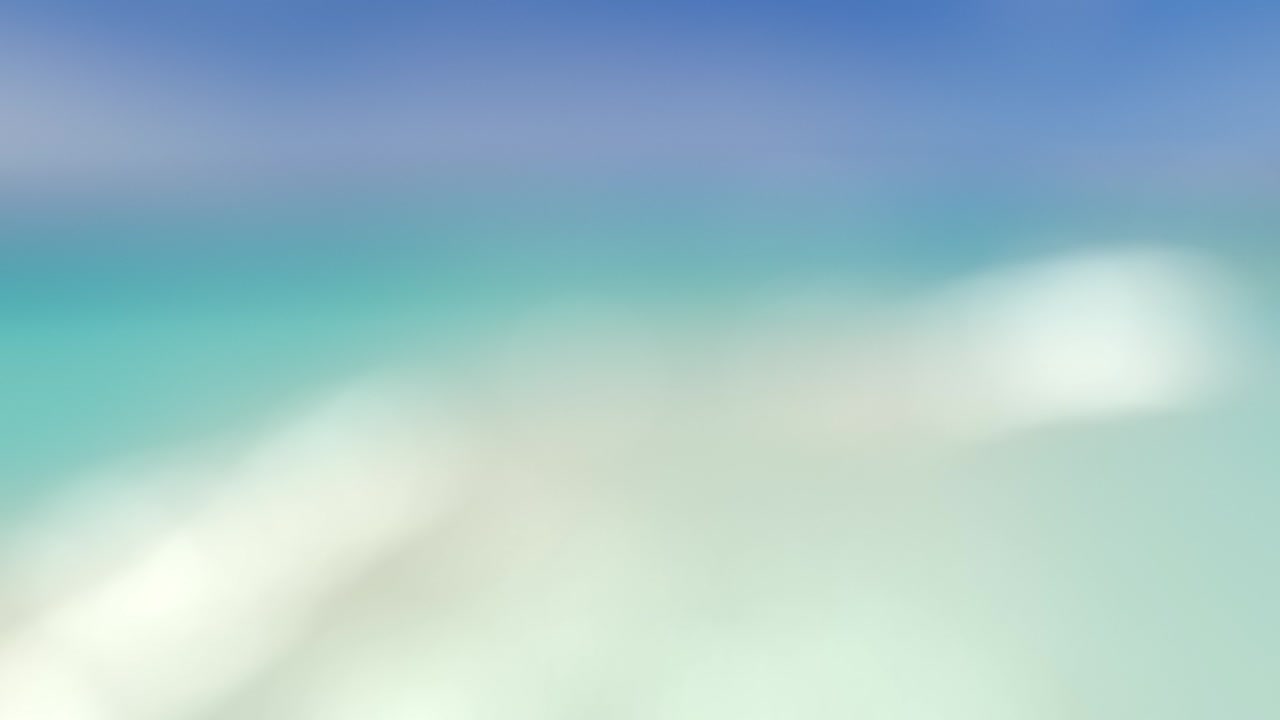 해변 배경에서 망고와 슬라이스가 날고 있습니다.