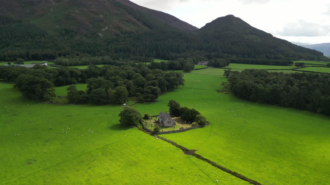 전설적인 세인트 베가 교회, 바센트와이트, 레이크 디스트릭트, 민속으로 가득 차 있습니다.