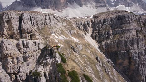 vista aérea de las montañas dolomitas, los alpes, italia