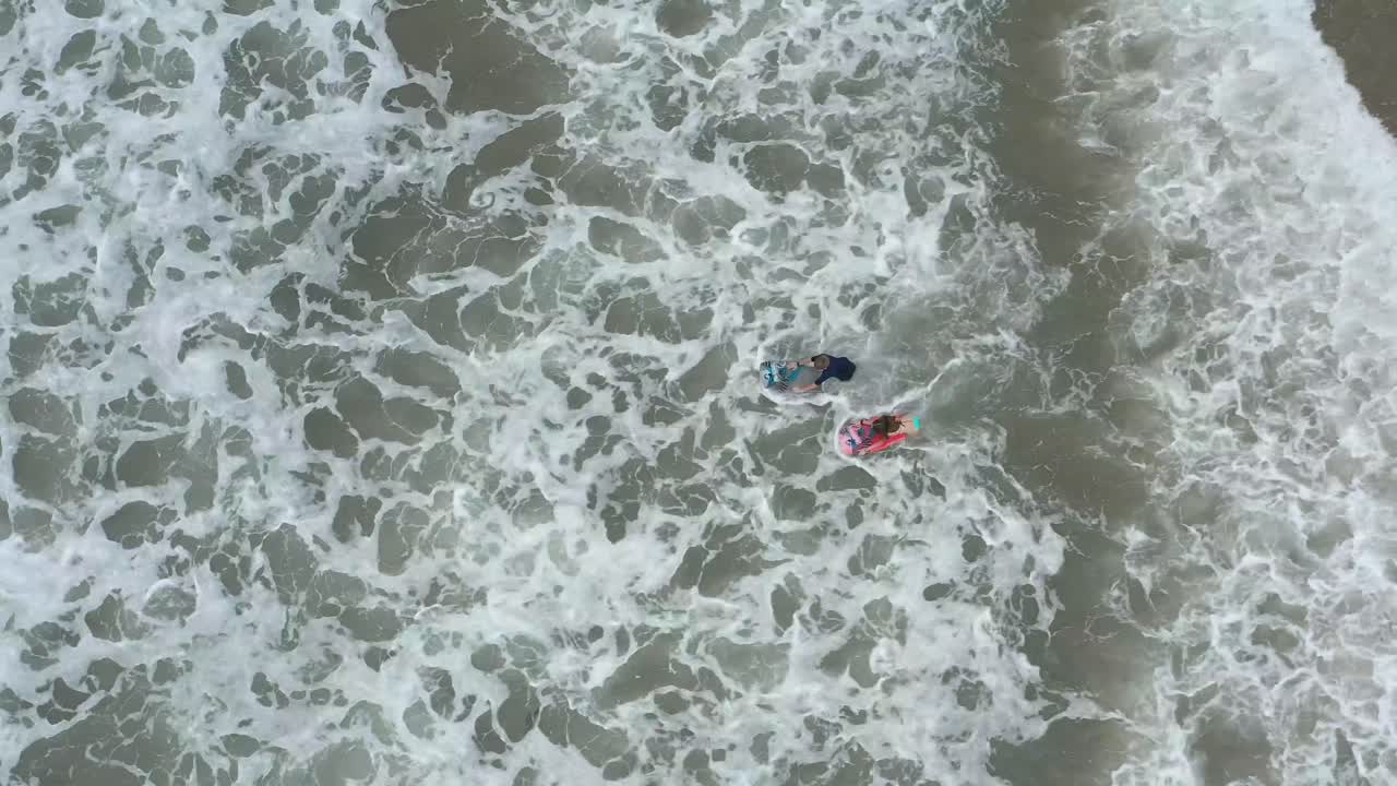 bodyboard para niños en ventura, california beach