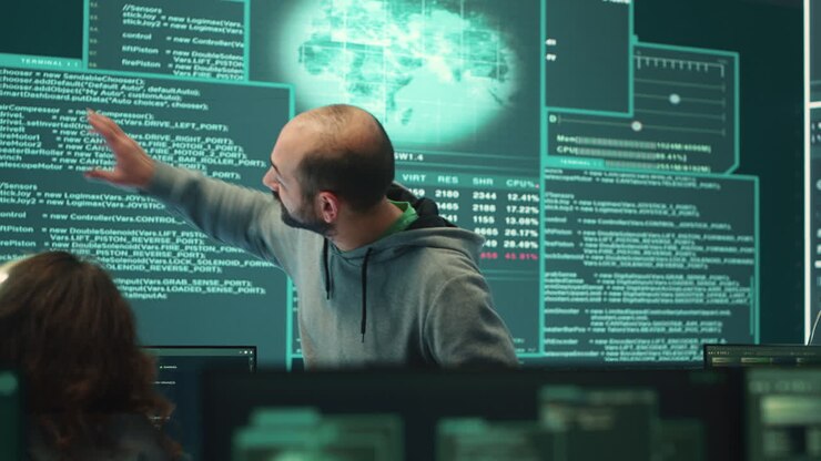 Cyber efterforskningsteam arbejder i et statsligt hackingrum