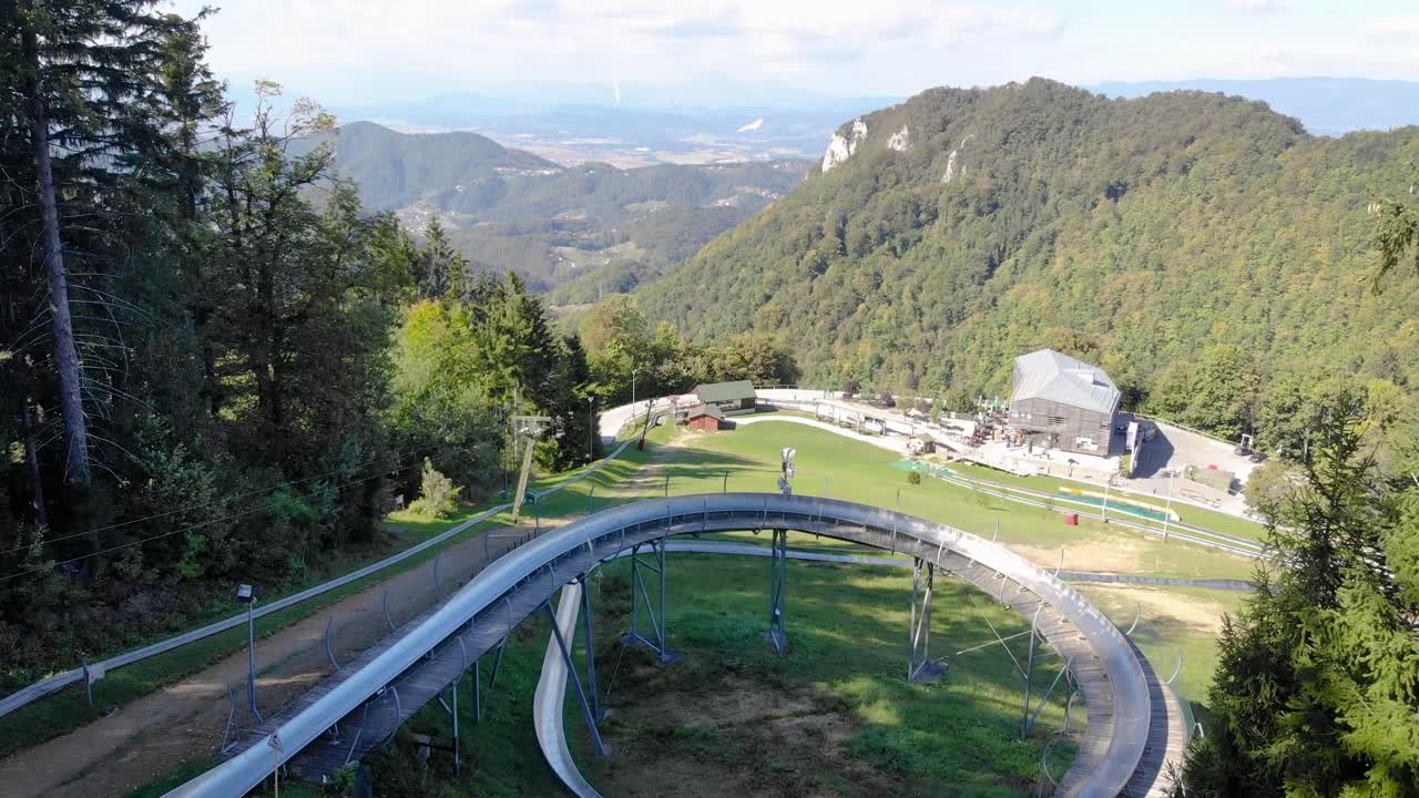 짜릿한 밥카트 트랙 슬라이드 여름 어트랙션 셀제 슬로베니아