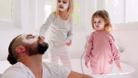 Familia,-Padre-Y-Niñas-Con-Mascarilla-Para-El-Cuidado-De-La-Piel