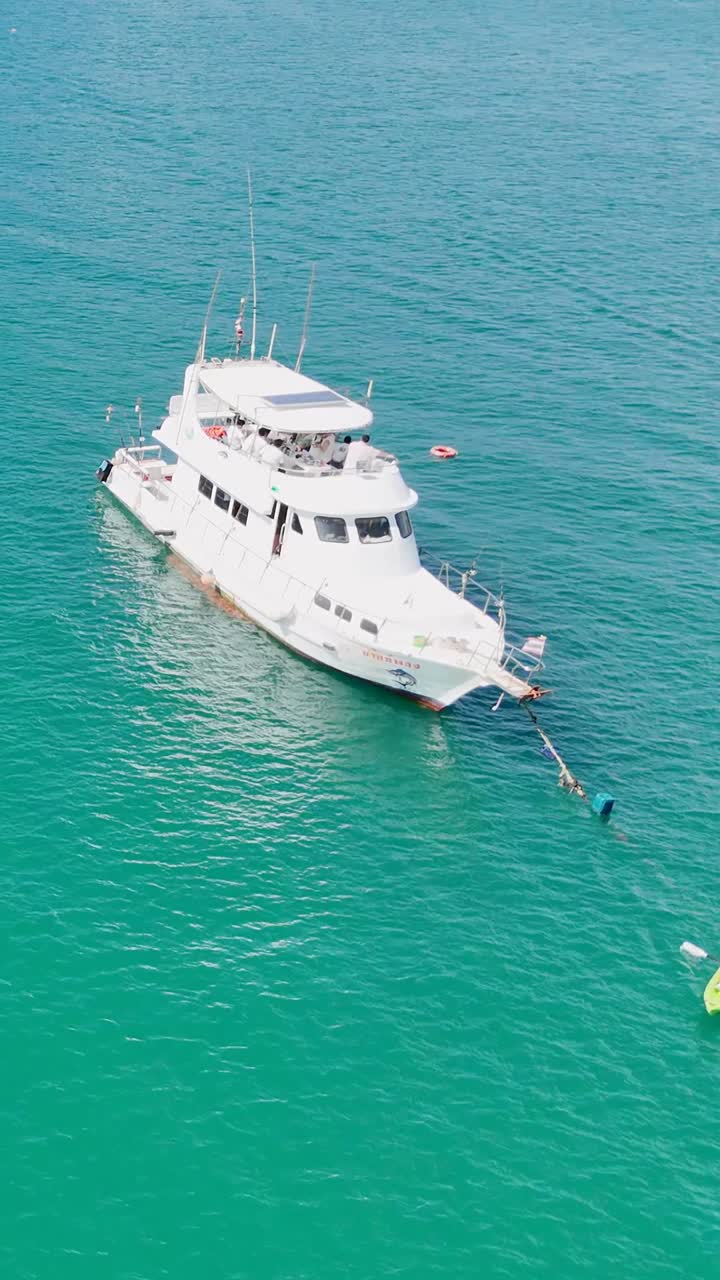 яхты и водные виды деятельности вблизи мыса промтеп