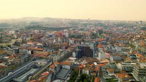 Rascadores-De-La-Ciudad-De-Porto,-Portugal---Toma-Aérea