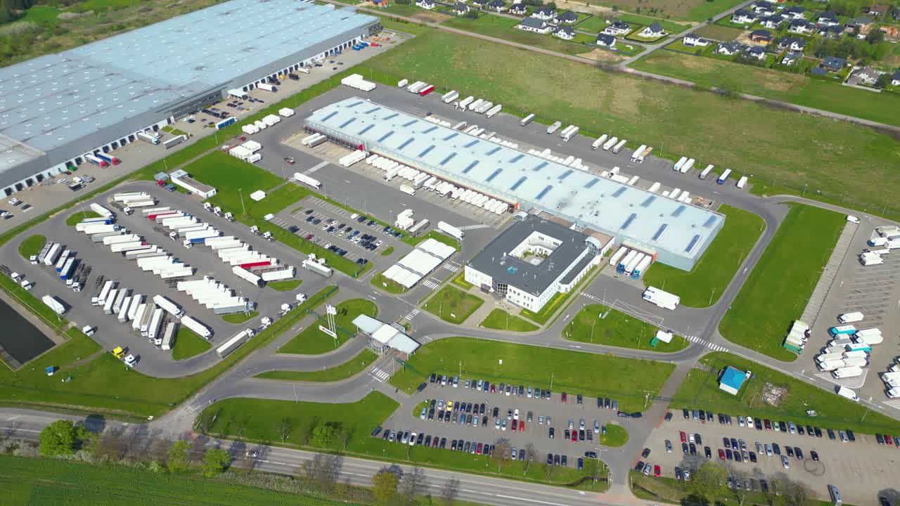 물품 창고의 공중 전망