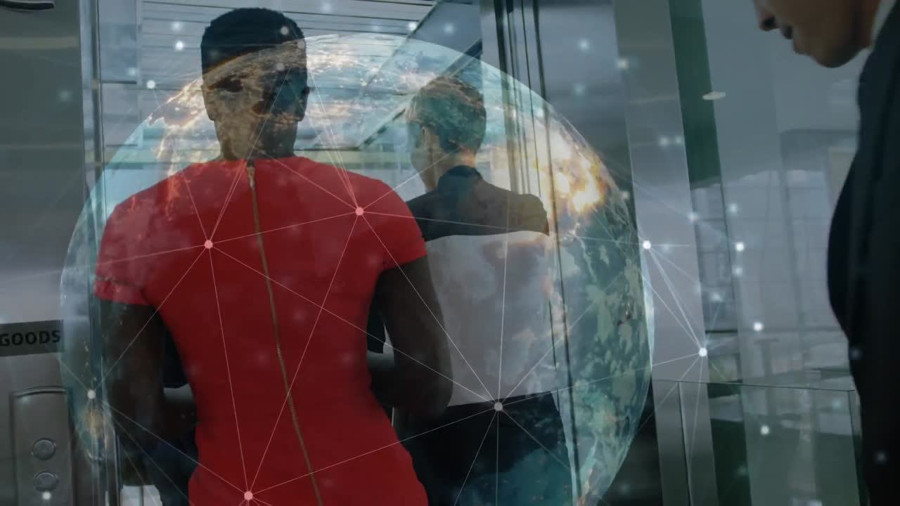 animación de globo y redes de conexiones sobre diversas personas de negocios en la oficina