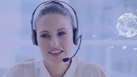 animación del globo sobre auriculares de teléfono de mujer de negocios