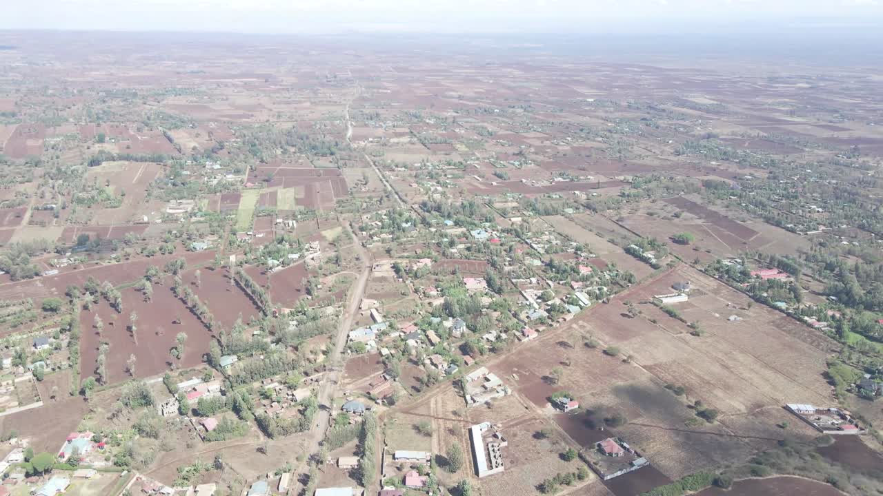 시골 마을 지역과 케냐의 농작물 밭의 공중 파노라마