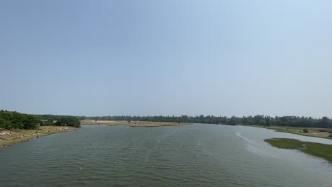 Fluss,-Der-In-Der-Nähe-Des-Puri-Sea-Beach-In-Orissa-Ins-Meer-Mündet