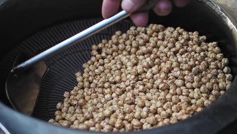 preparing roasted chickpeas