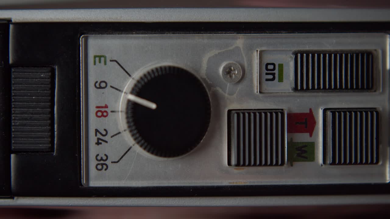 bauer super 8 카메라 장치 켜기 및 끄기, 보기 닫기