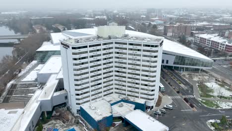 Orbiting-aerial-view-of-the-Double-Tree-Hilton-Hotel-in-downtown-Spokane