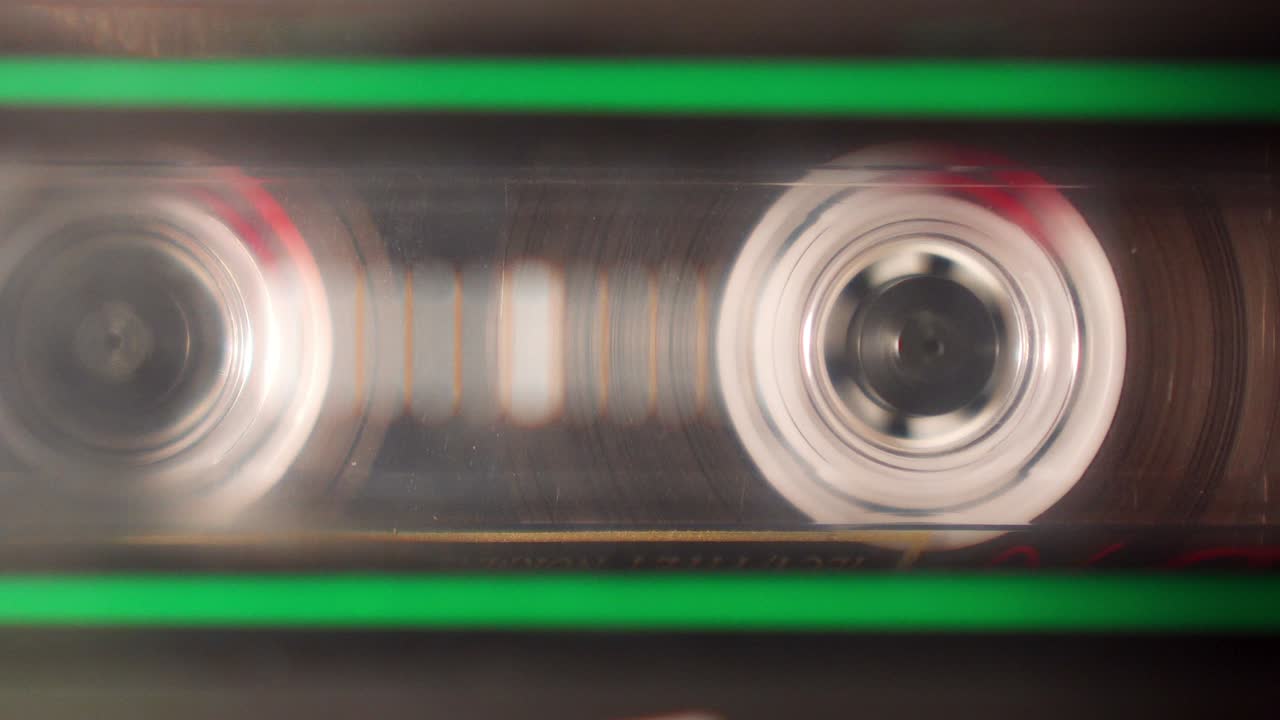 오디오 카세트 테이프 릴의 빠른 전진 재생