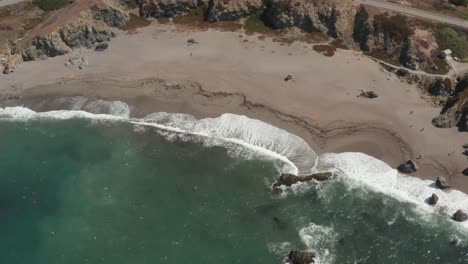 Luftaufnahme-Des-Strandes-Am-Highway-1-Beach-Bodega-Bay