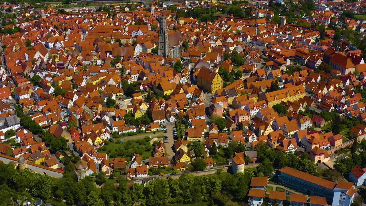 vista aérea del casco antiguo de la ciudad de nördlingen en alemania