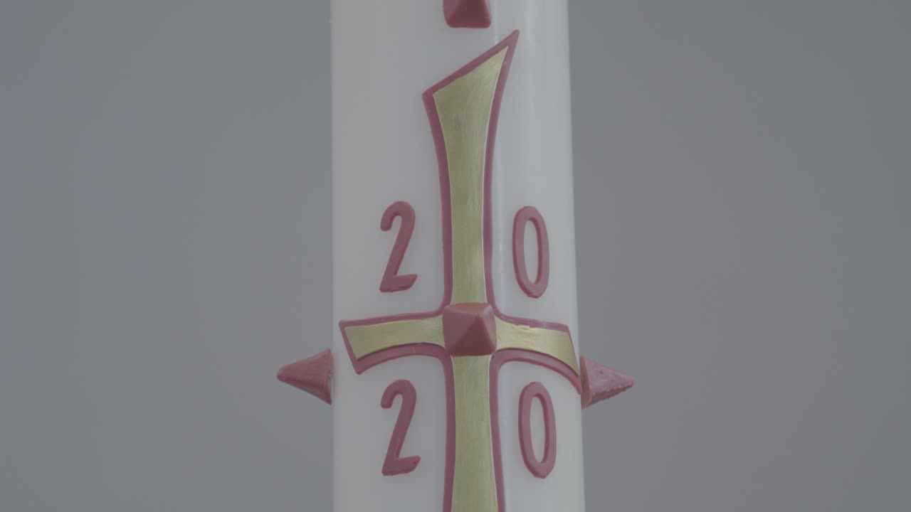 Easter candle 2020, camera panning from top to bottom