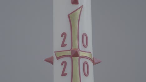 easter candle 2020, camera panning from top to bottom
