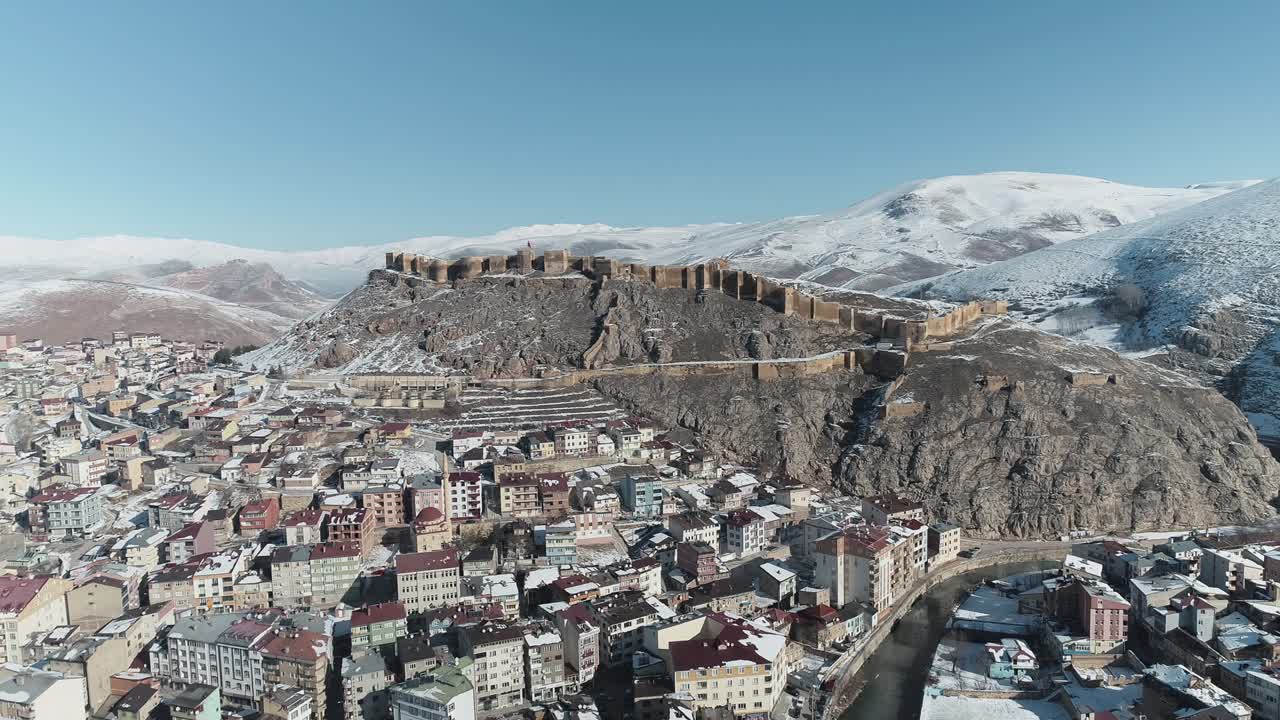 vista aérea del paisaje de la ciudad de bayburt. imágenes de 4k en turquía