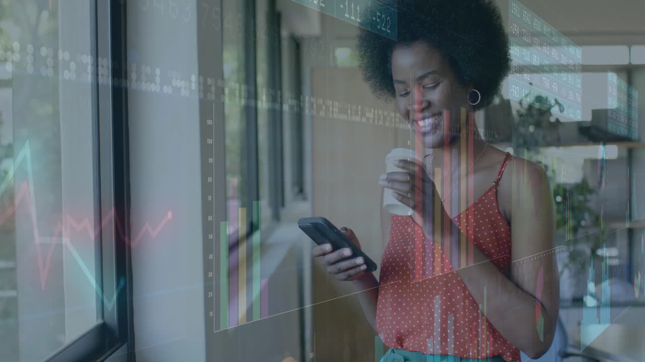 animazione dell'elaborazione dei dati finanziari su una donna d'affari afroamericana che lavora in ufficio